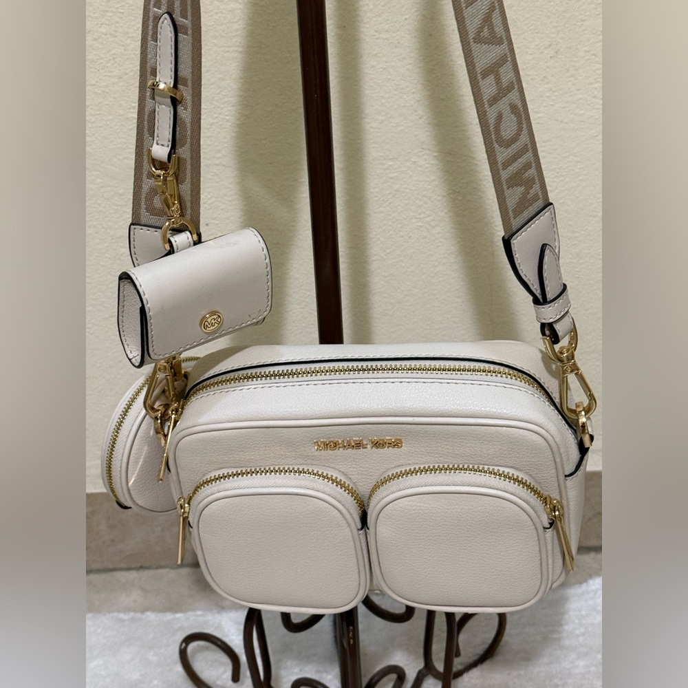 Michael Kors Jet Set Medium Multi-Pouch Crossbody Bag- Pebbled Leather